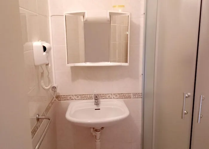 Konukevi Pristav 3*